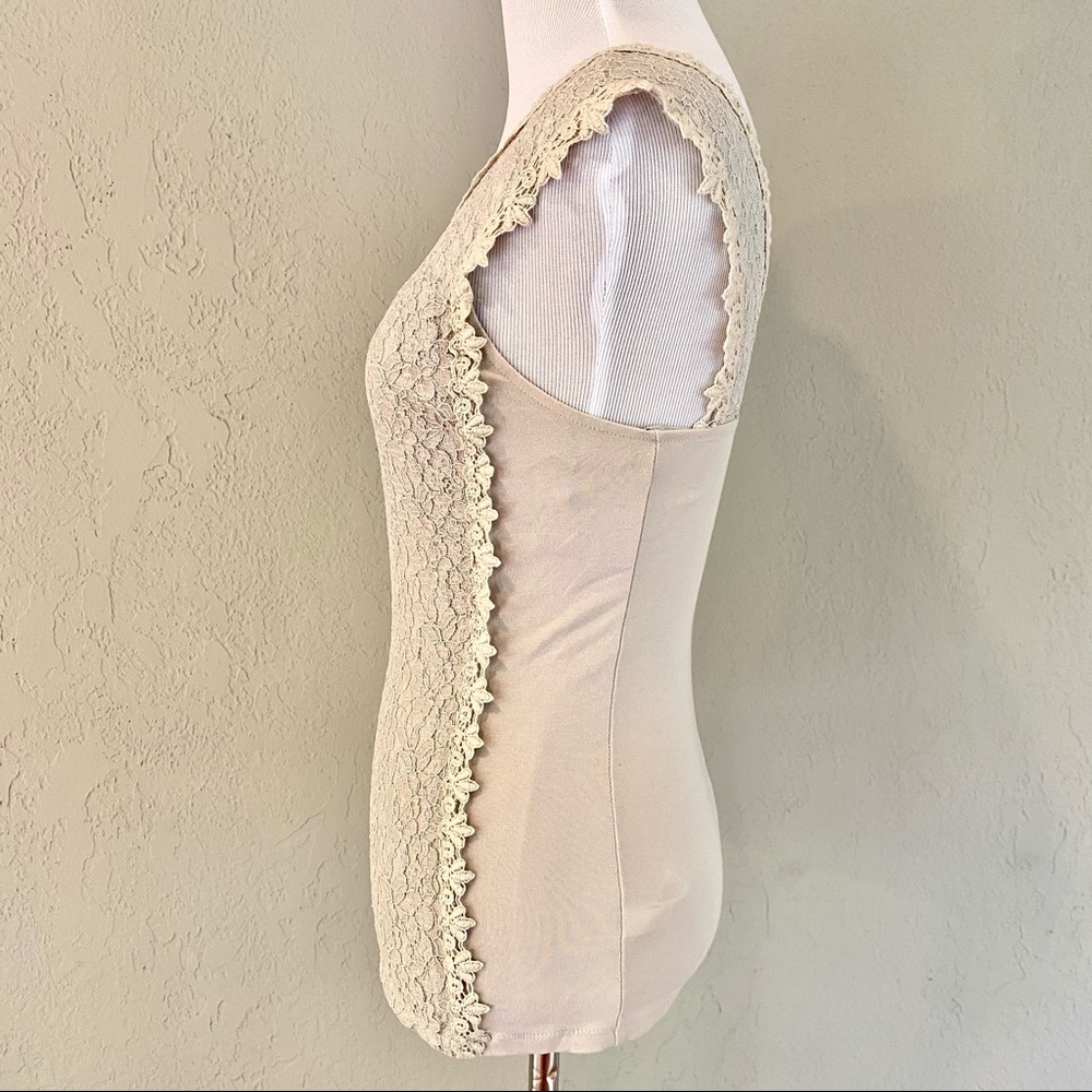 NWOT Express Lace Front Fitted Sleeveless Blouse, XS - Picture 4 of 14